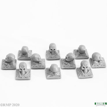 Reaper Bones: Graveyard Finial: Skulls (10)